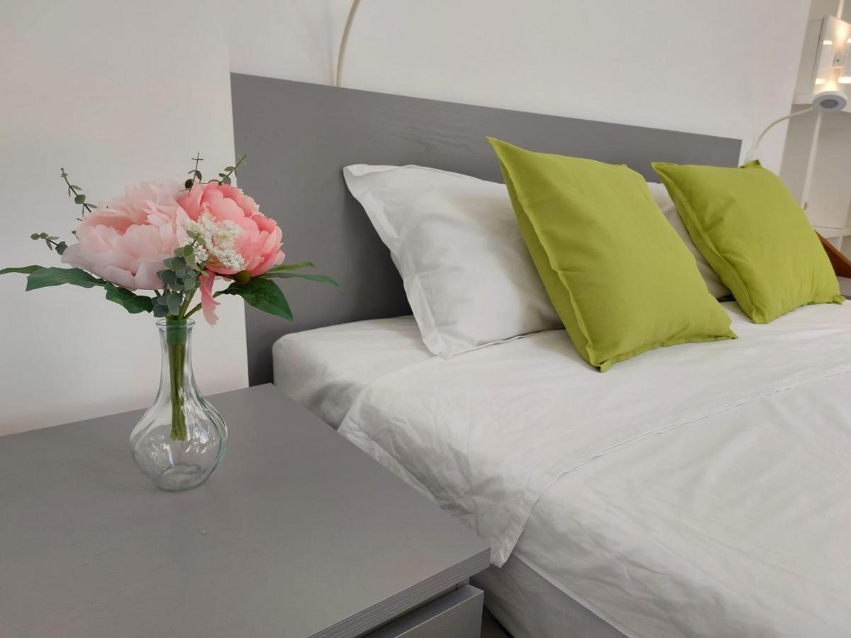 Sweet Dreams Suites Lovely Duplex Universitate Бухарест Экстерьер фото